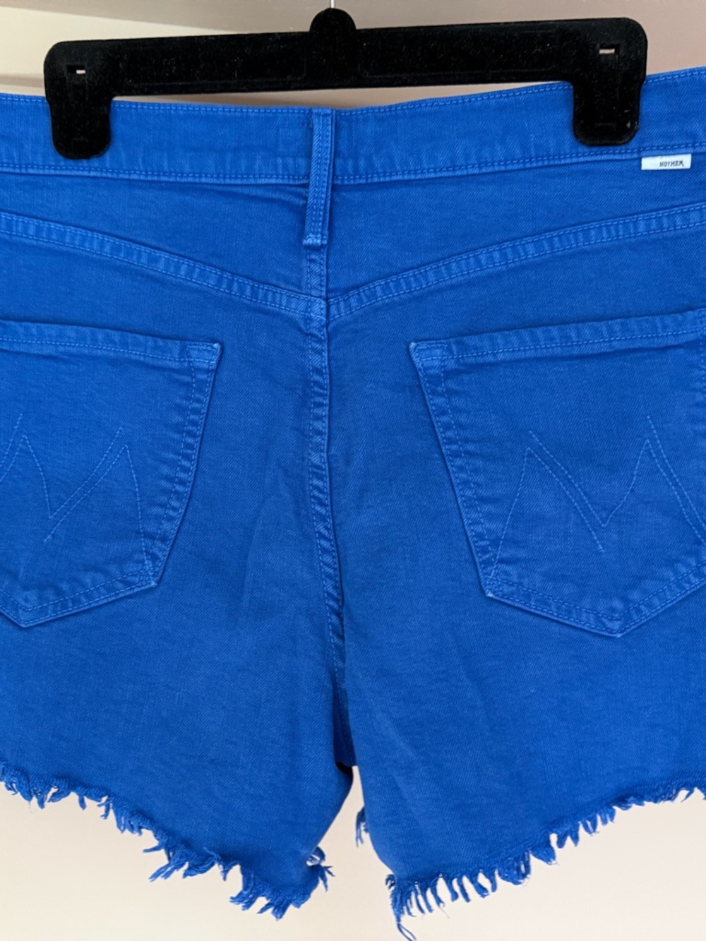 MOTHER the skipper frayed shorts in cats and dogs Victoria blue 29 - Picture 2 of 6